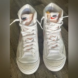 Women’s Nike Blazer Mid ‘77 - Size 7